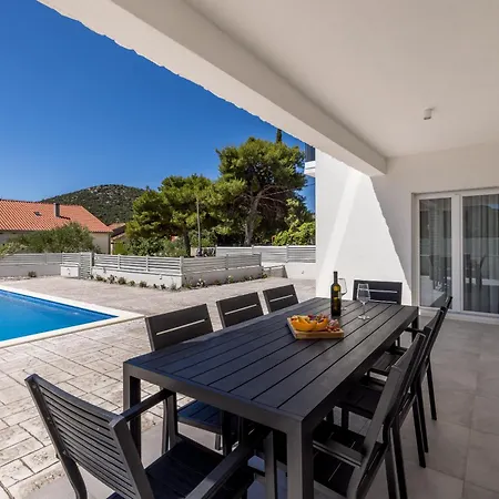 Sea View - Heated Pool & 2 Mins To The Villa