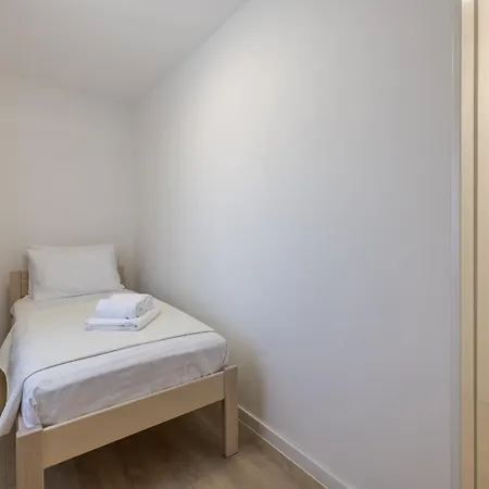 Sea View - Heated Pool & 2 Mins To The