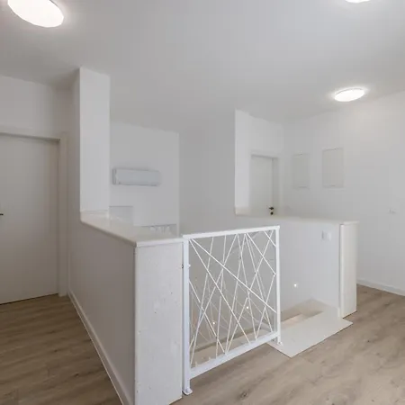 Villa Sea View - Heated Pool & 2 Mins To The *