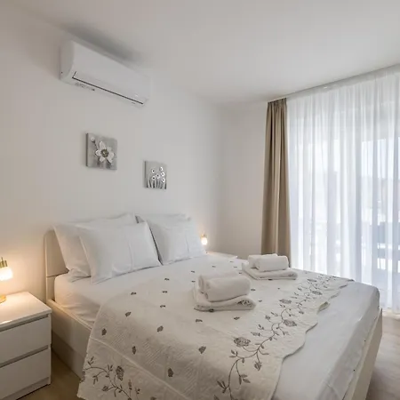 Sea View - Heated Pool & 2 Mins To The Villa *