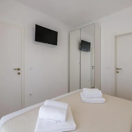 Sea View - Heated Pool & 2 Mins To The Villa *