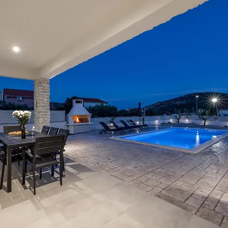 Villa Sea View - Heated Pool & 2 Mins To The *