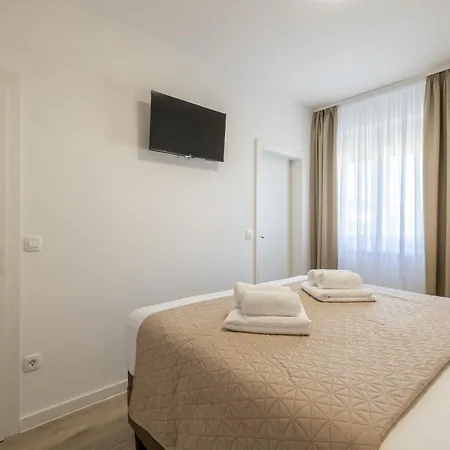 Sea View - Heated Pool & 2 Mins To The Villa Vinisce