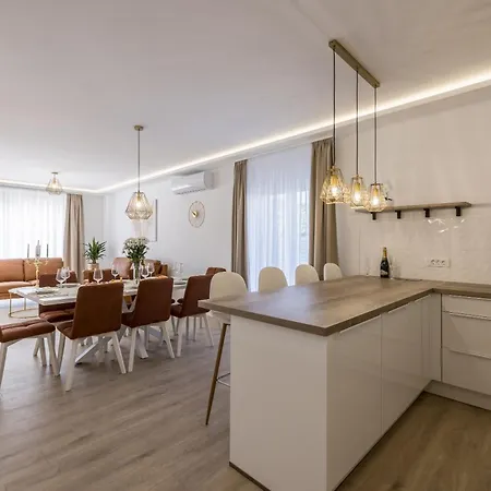Villa Sea View - Heated Pool & 2 Mins To The Vinisce