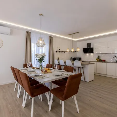 Villa Sea View - Heated Pool & 2 Mins To The Vinisce