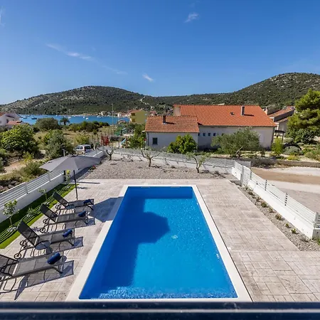 Villa Sea View - Heated Pool & 2 Mins To The