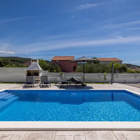 Villa Sea View - Heated Pool & 2 Mins To The