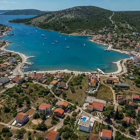Sea View - Heated Pool & 2 Mins To The Villa *