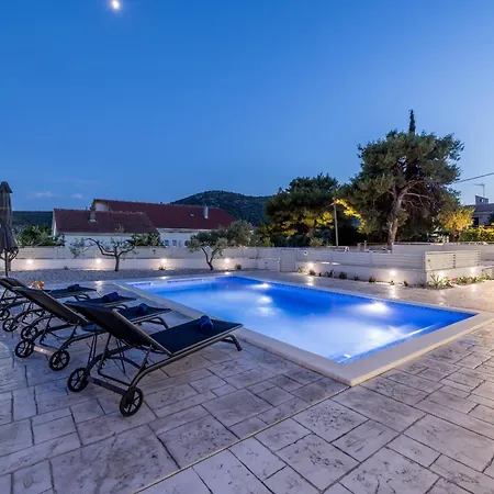 Villa Sea View - Heated Pool & 2 Mins To The