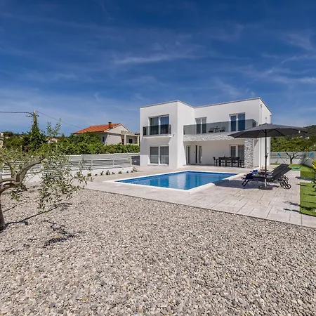Villa Sea View - Heated Pool & 2 Mins To The *