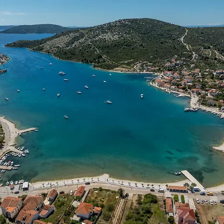Sea View - Heated Pool & 2 Mins To The * Vinisce