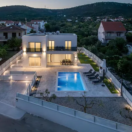 Villa Sea View - Heated Pool & 2 Mins To The *